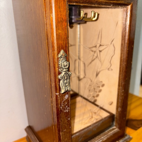 Wooden Glass necklace organizer - Picture 3 of 4